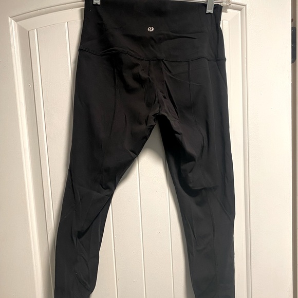 lululemon athletica Pants - Lululemon 3/4 scalloped cropped leggings size 8 black